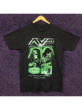Alien vs Predator Whoever Wins...We Lose T-Shirt Size Medium